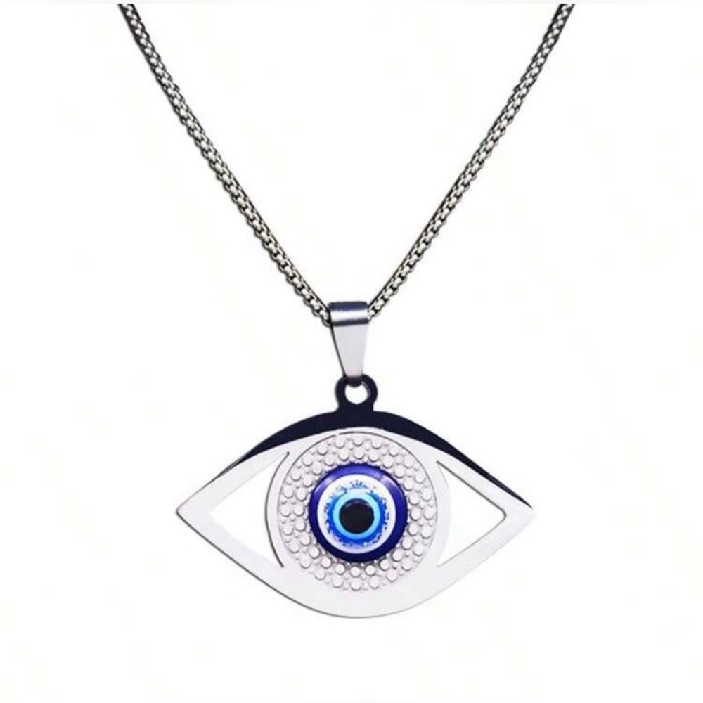 ✨ New ✨Silver Evil Eye Pendant Necklace ✨